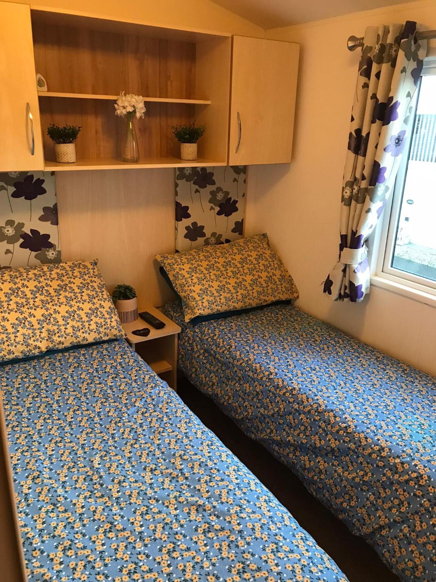 Two X 8 Berth Static Caravan On Lyons Robin Hood Rhyl North Wales Meliden Extérieur photo