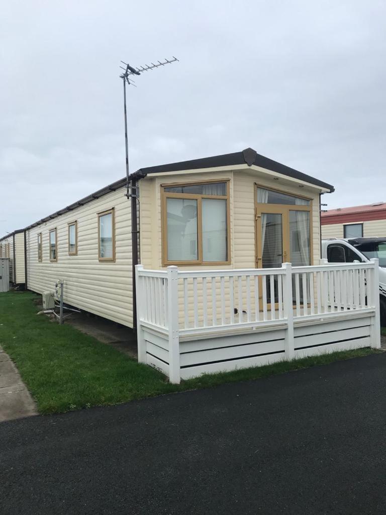 Two X 8 Berth Static Caravan On Lyons Robin Hood Rhyl North Wales Meliden Extérieur photo